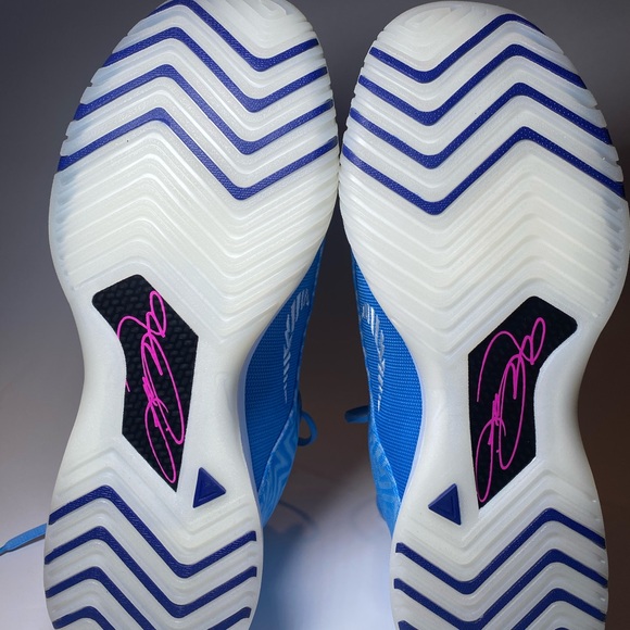 Nike Vibrant Blue and White Athletic Shoes - Picture 11 of 13